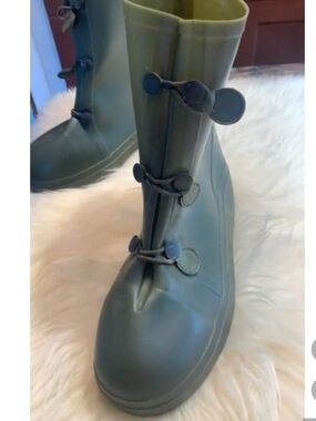 SALE!! Angle army rubber galoshes men’s 9. great for gardening or mushy areas.